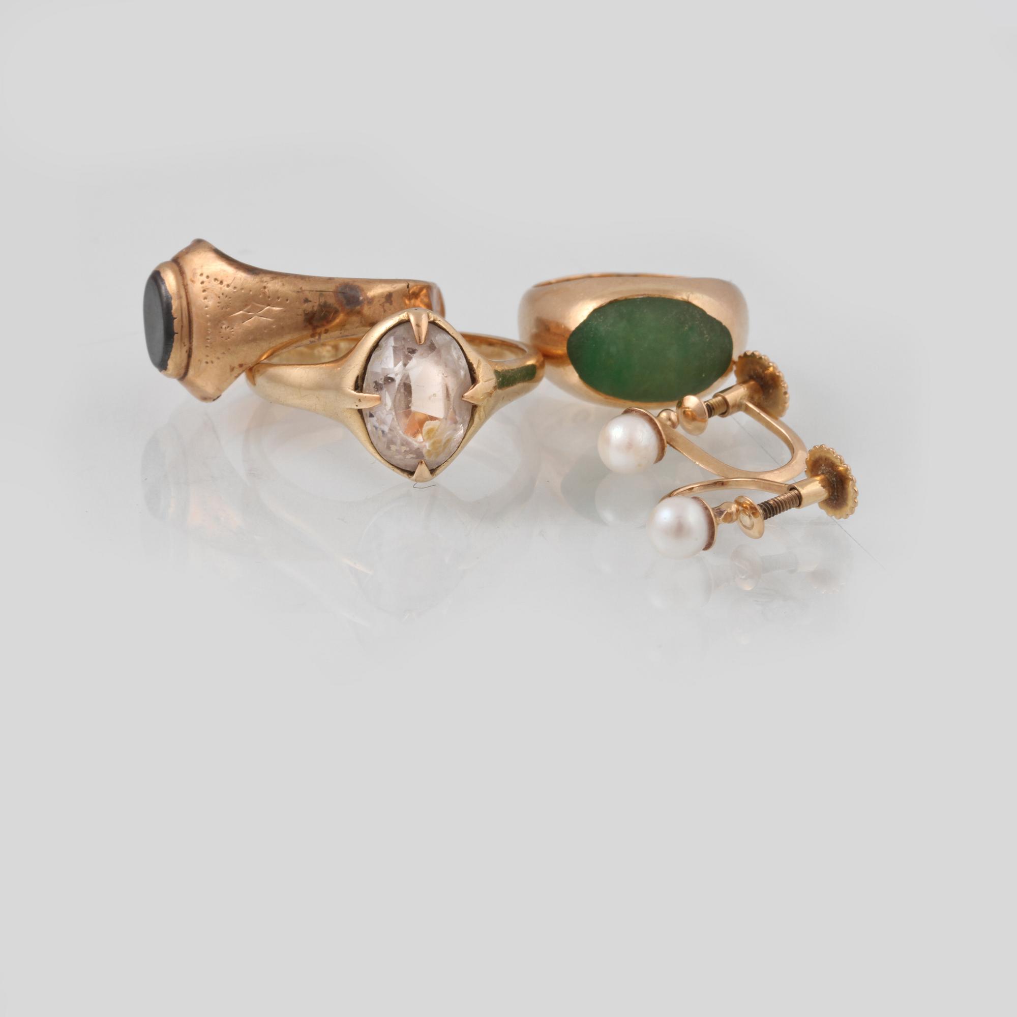 RINGAR, 3 st samt ÖRHÄNGEN, 18K guld, delvis Gustav Dahlgren & Co, Malmö. Vikt 15,2 gram.