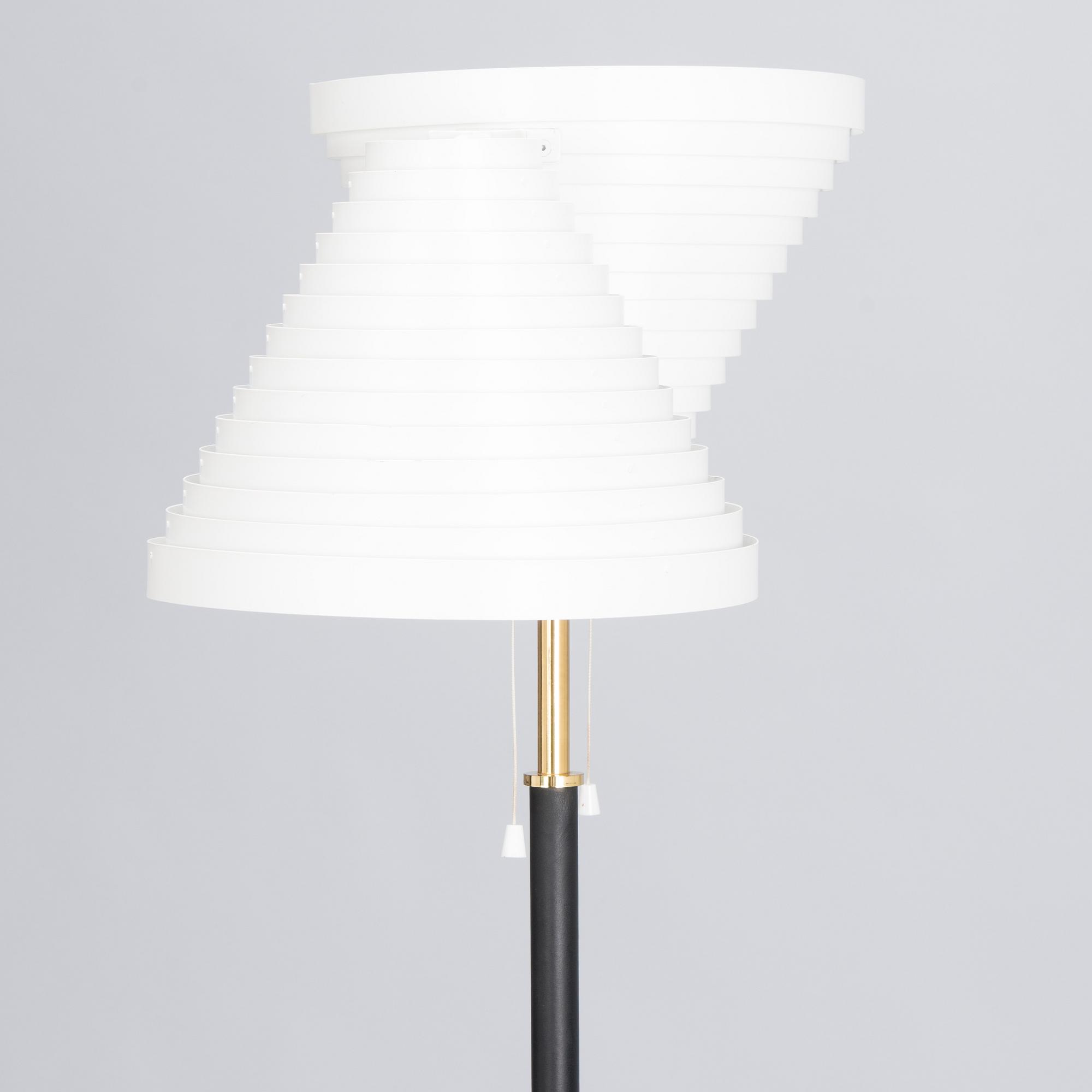 ALVAR AALTO,  golvlampa, modell A810, Valaisinpaja, 1990-tal.