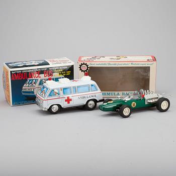 LEKSAKSBILAR 2 st, Ambulans och Formel 1-bil "Lotus" Japan 1960-70-tal.