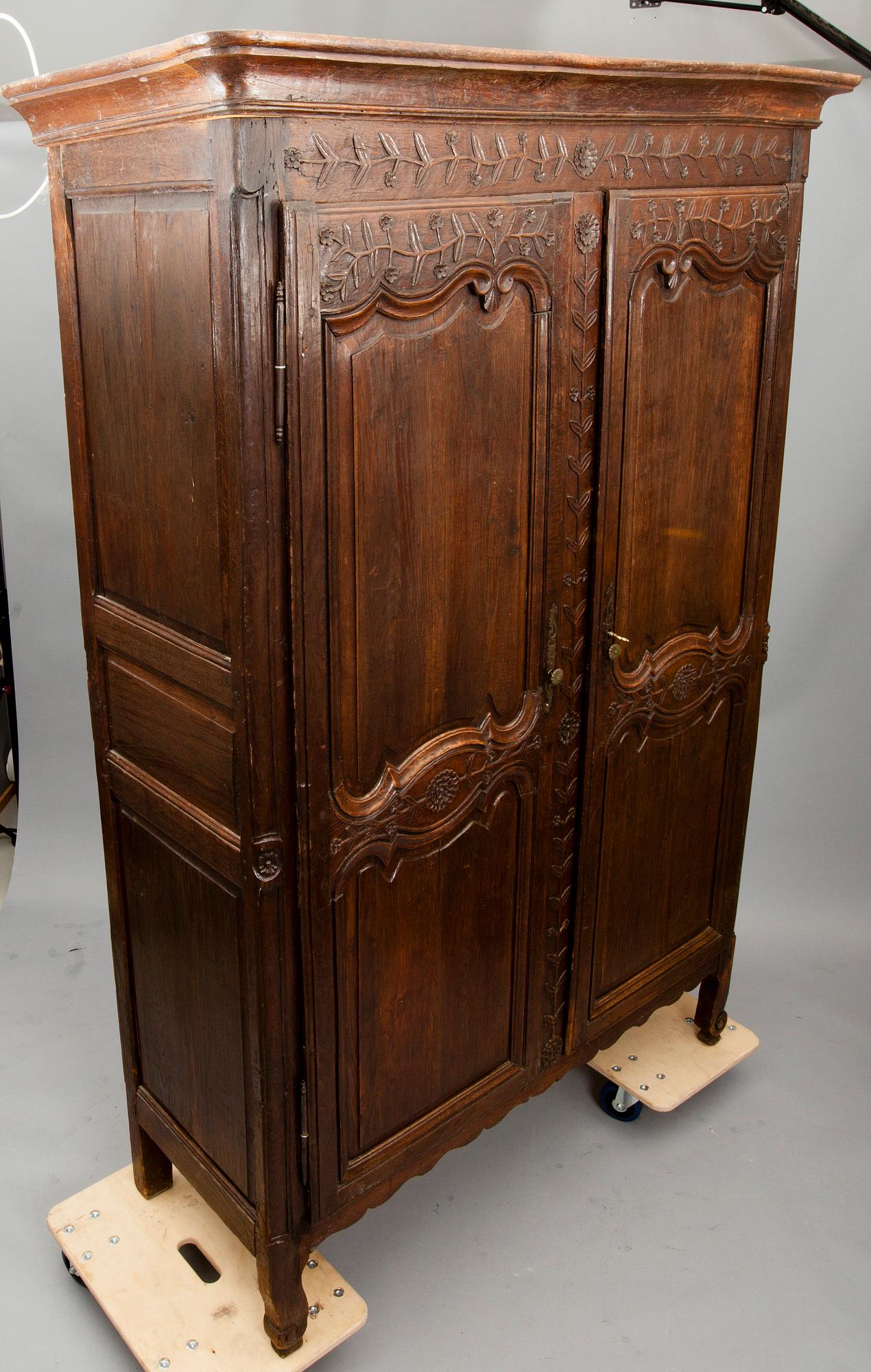 GARDEROB, Frankrike sekelskiftet 1700/1800-tal.