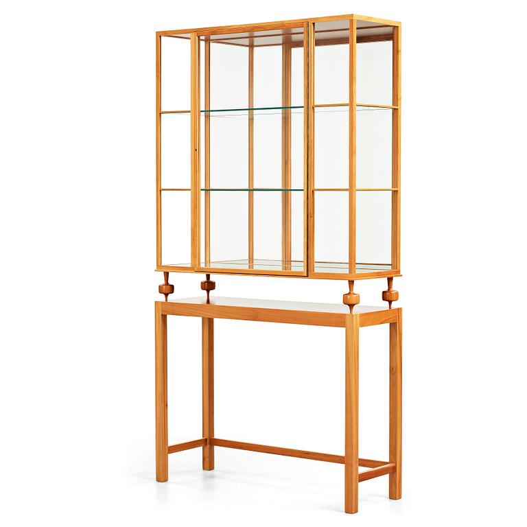 Josef Frank, vitrinskåp, Firma Svenskt Tenn, modell 2077.