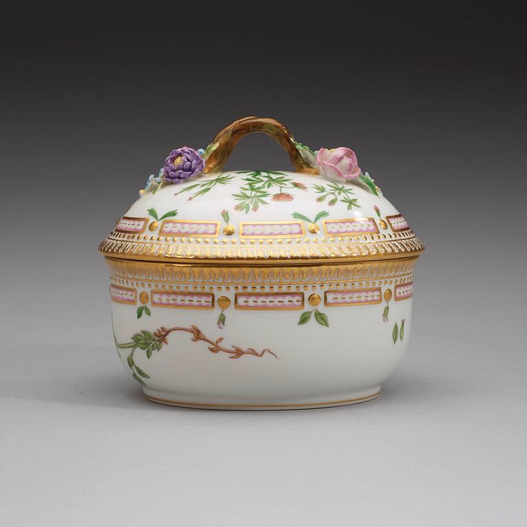 A Royal Copenhagen 'Flora Danica' bonboniere with cover, Denmark, 20th Century.