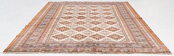 Carpet, Turkmen, approx. 386 x 294 cm.