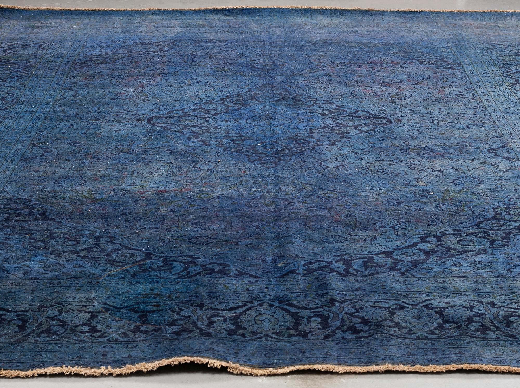 An oriental carpet, ca 408 x 299 cm.