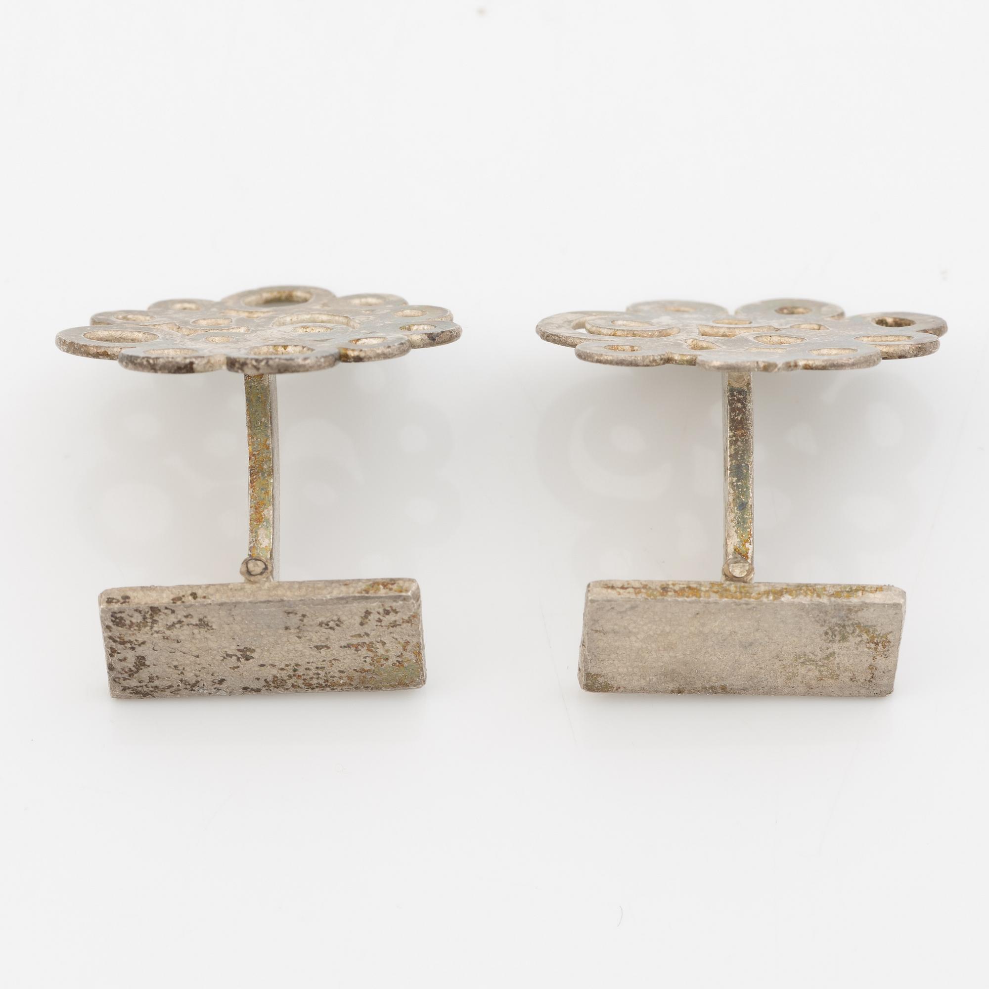 PA Lundahl Terrs, en brosch och ett par manschettknappar silver, Växjö 1966.