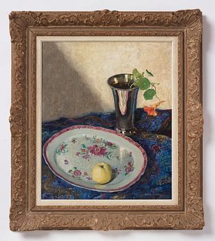 Olle Hjortzberg, Still life with apple.