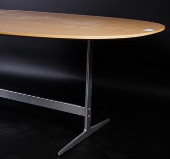 BORD. Design Bruno Mathson och Piet Hein för Fritz Hansen.