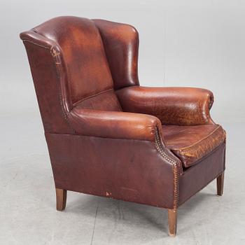 ÖRONLAPPSFÅTÖLJ, engelsk stil, 1900-talets andra hälft.