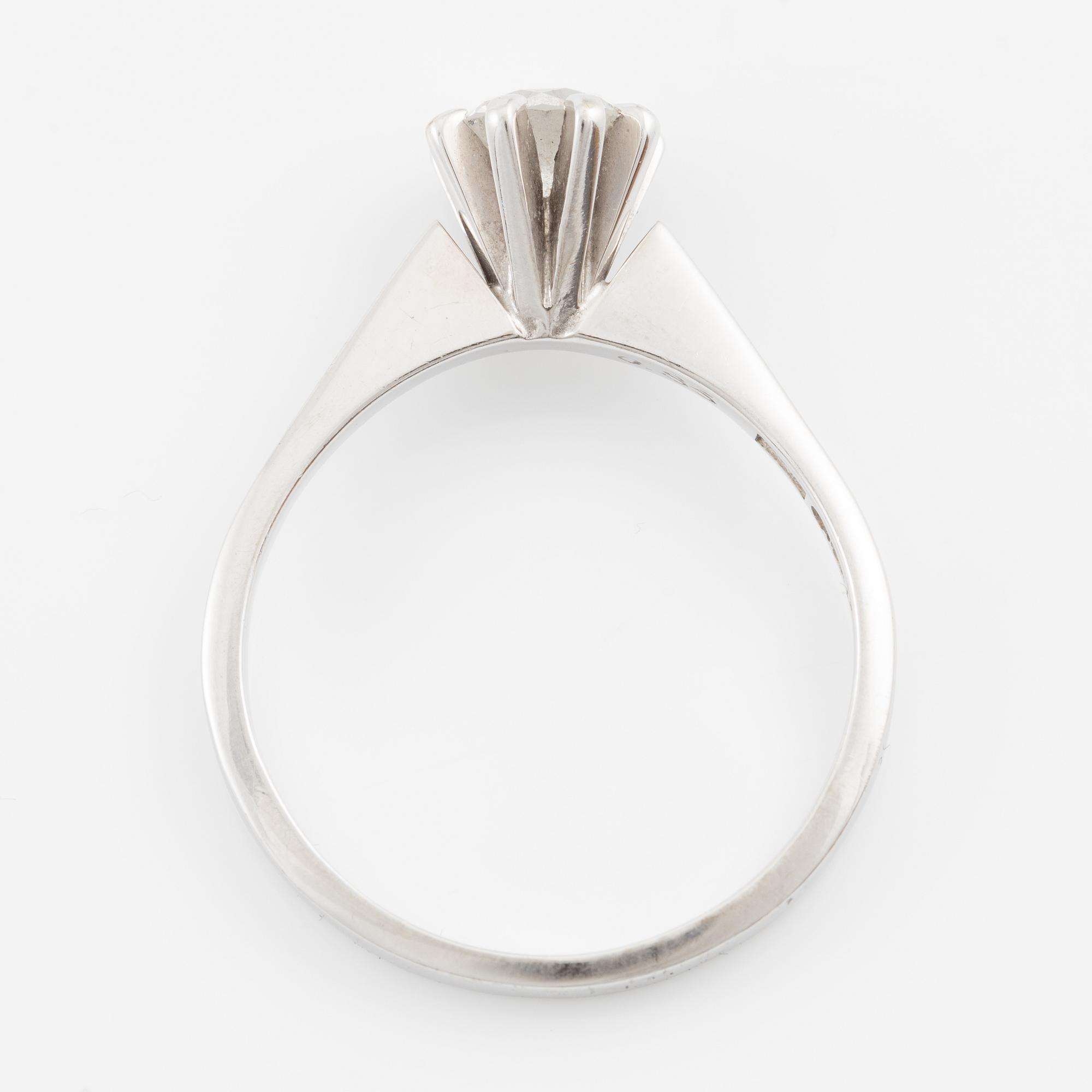 Ring, 18K vitguld med briljantslipad diamant 0.85 ct enligt gravyr.
