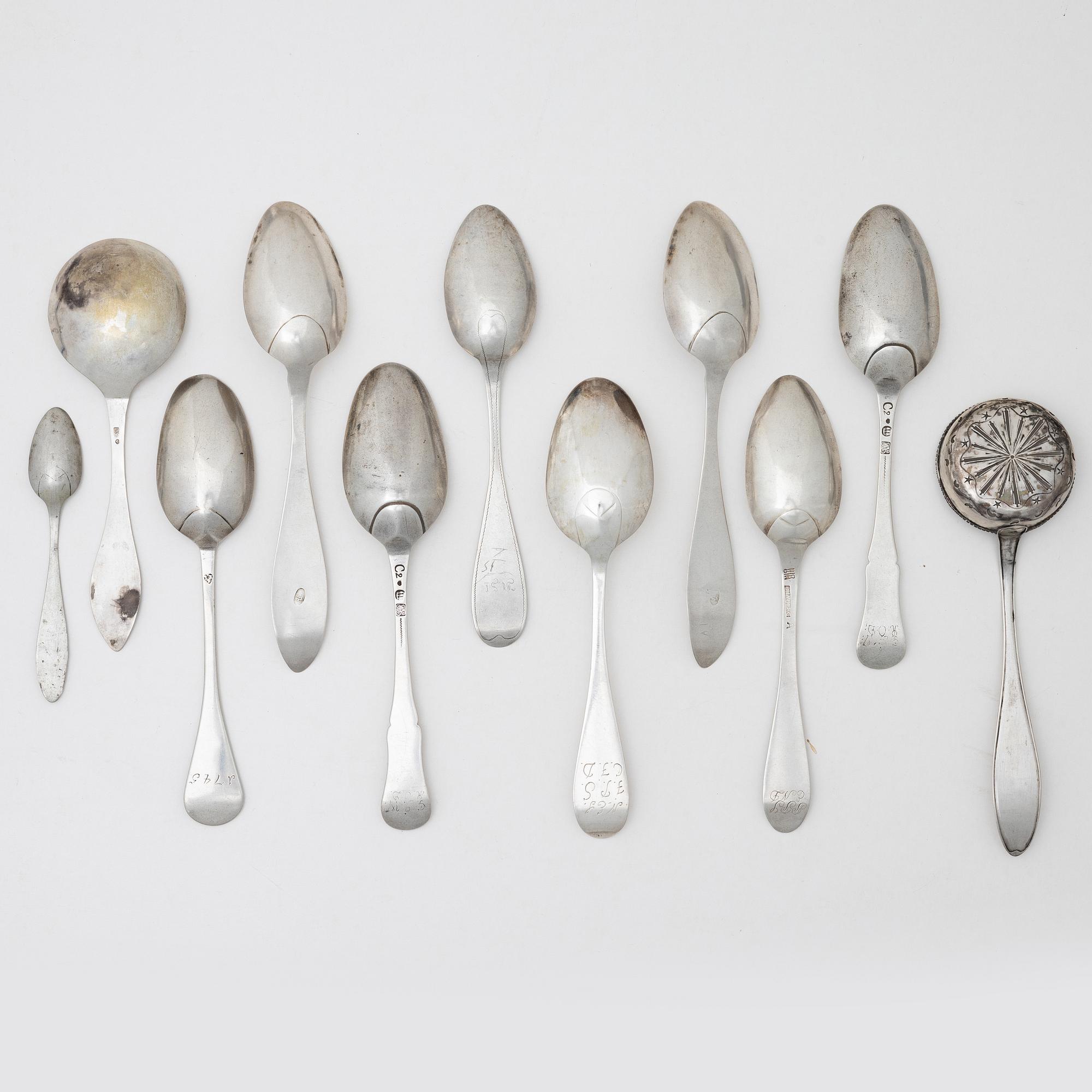 Skedar, 10 st och strösked, silver, Sverige, 1700/1800-tal.