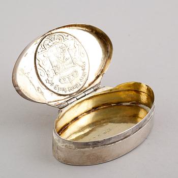 DOSA, silver, Stockholm 1816. Vikt ca 83 gram.