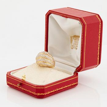 A Cartier ring in 18K gold set with round brilliant-cut diamonds.