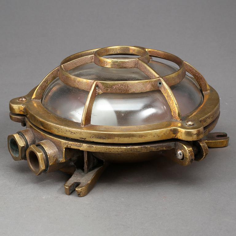 SKEPPSBELYSNING, ett par, 1900-talets första hälft.