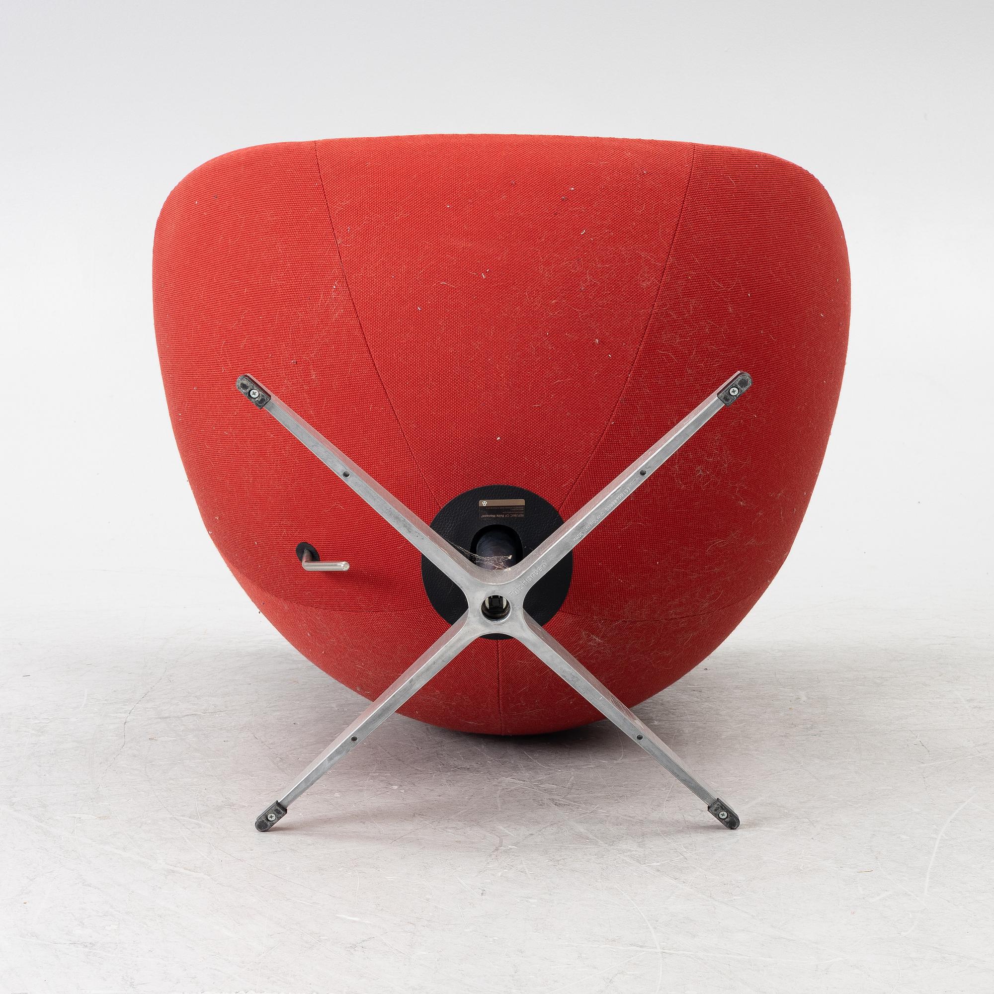 Arne Jacobsen, fåtölj "Ägget", Fritz Hansen, 2014.