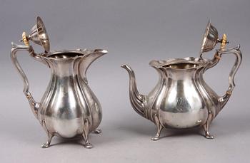 KAFFE OCH TEKANNA, silver. Nyrokokostil, Birmingham, England 1916. Tot ca 1265 g.