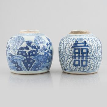 Bojaner, 2 st, porslin, Kina, Qingdynastin, 1800-tal.