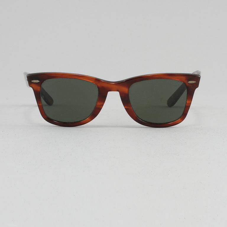 SOLGLASÖGON, "Wayfarer", Ray Ban.