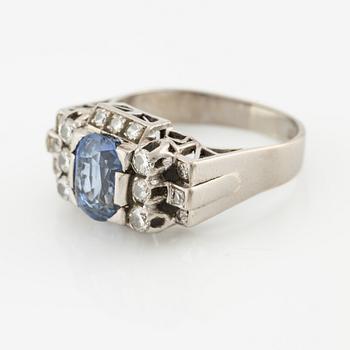 Ring, 18K white gold with sapphire and brilliant and octagon-cut diamonds.