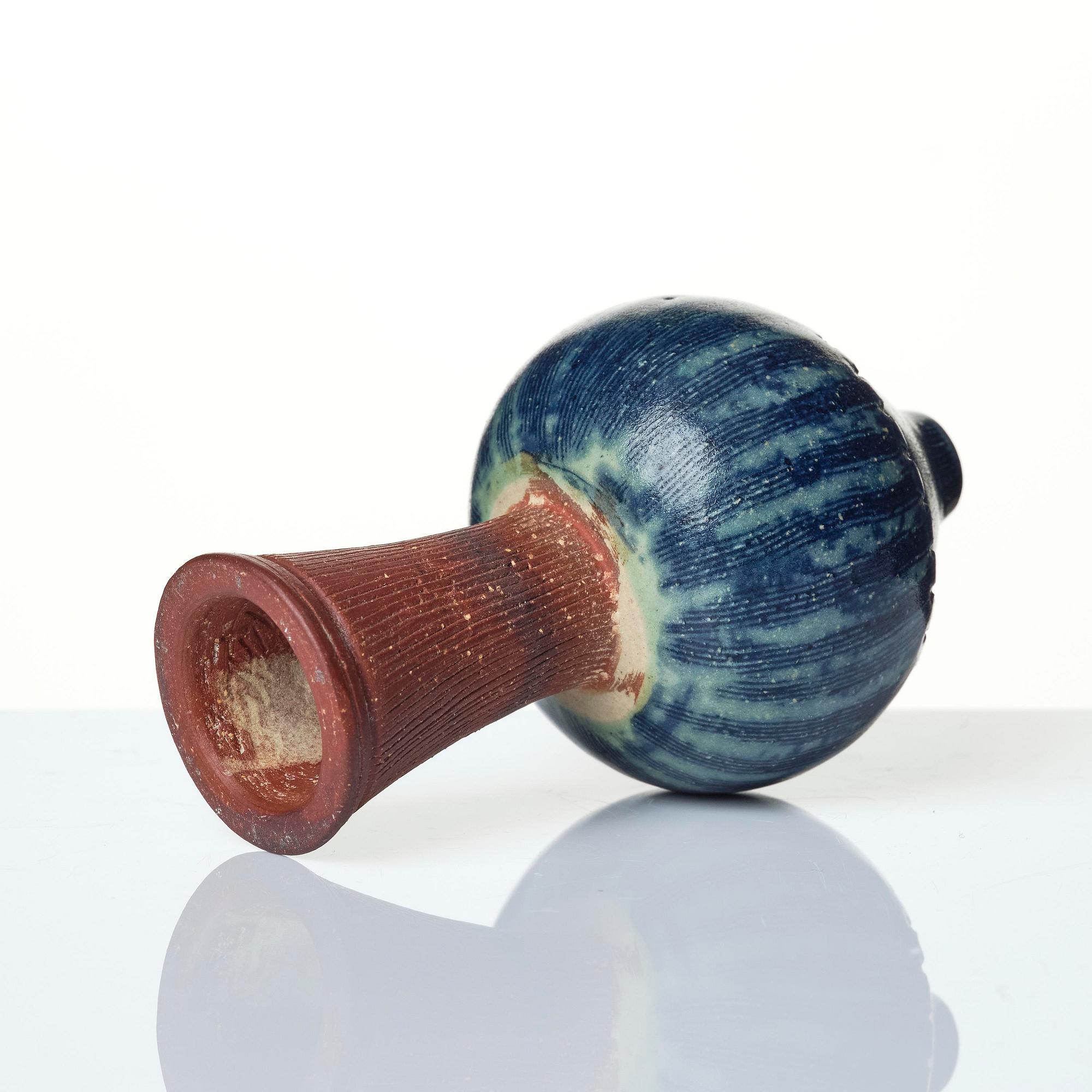 Wilhelm Kåge, a Farsta Spirea stoneware vase, Gustavsberg Studio 1950s.