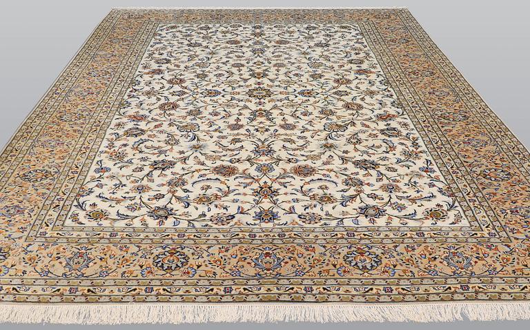 A carpet, Kashan, ca 400 x 289 cm.