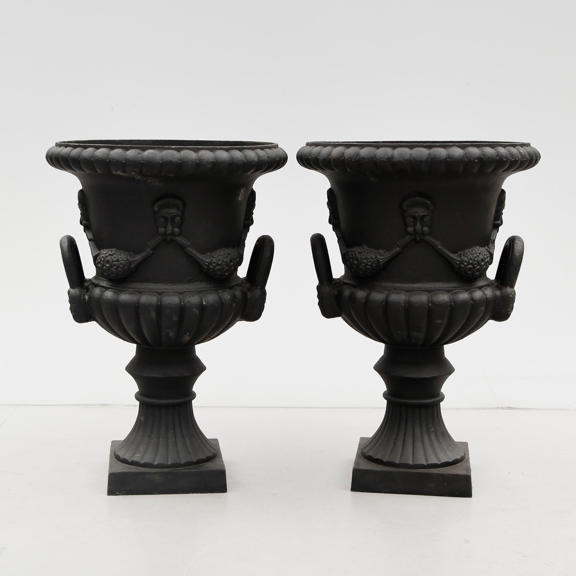 TRÄDGÅRDSURNOR, 1 par, 1900-/2000-tal.