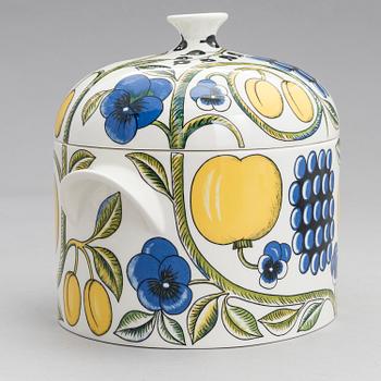 BIRGER KAIPIAINEN, A lidded tureen and a serving dish of the 'Paratiisi' series for Arabia, Finland.