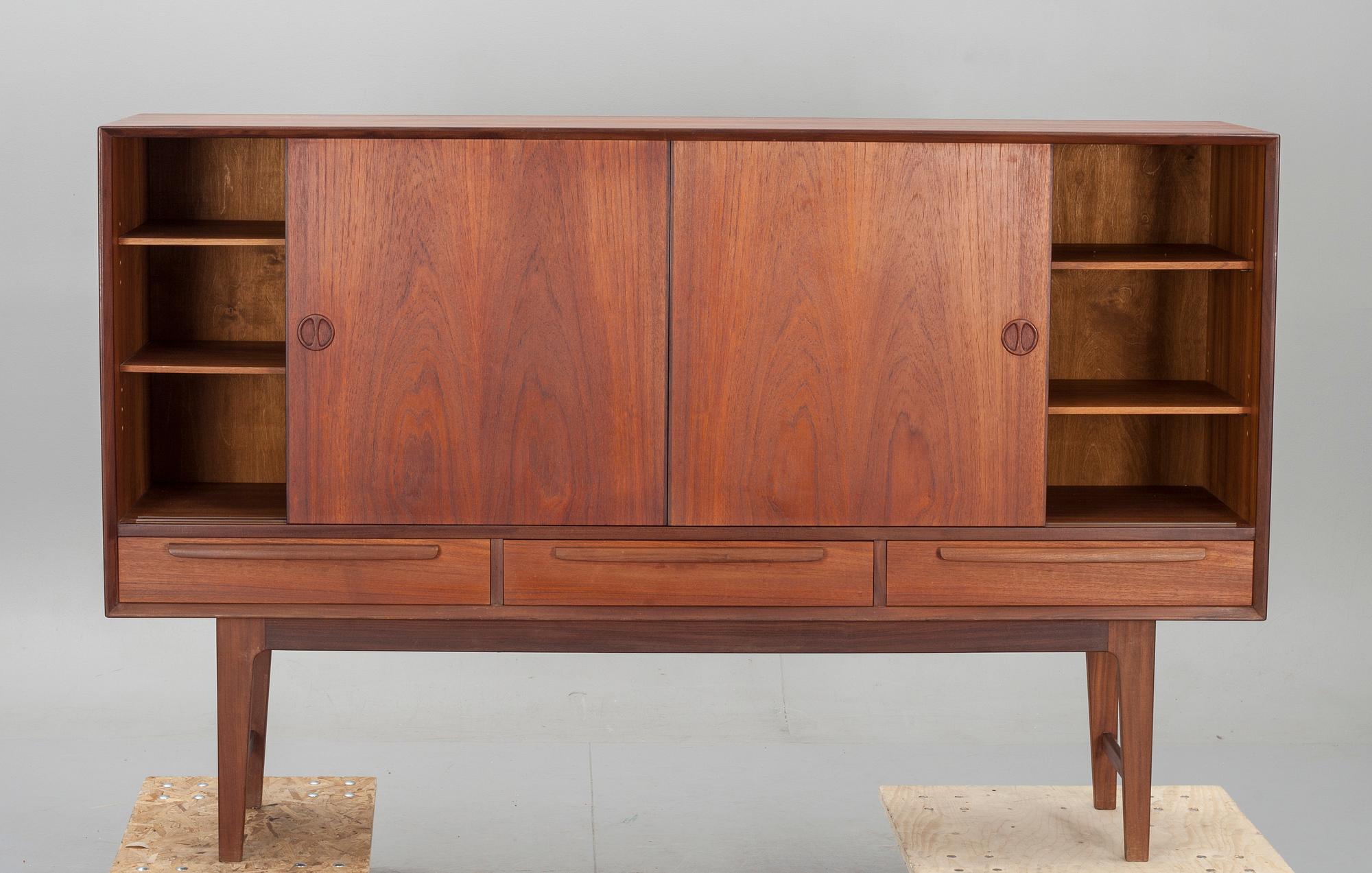 SIDEBOARD, 1900-talets mitt.