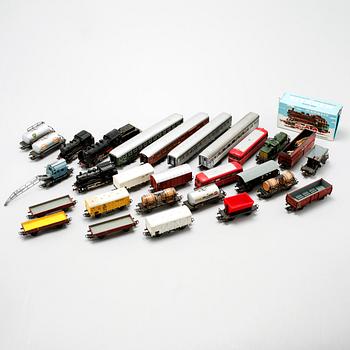 PARTI MODELLTÅG, 29 delar, huvudsakligen Märklin, Tyskland, 1900-talets andra hälft.