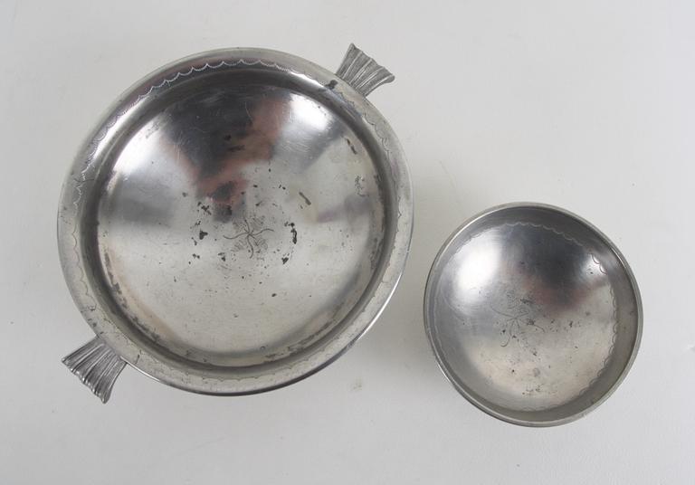 SKÅLAR, 2 st. Tenn, Firma Svenskt Tenn. 1944.