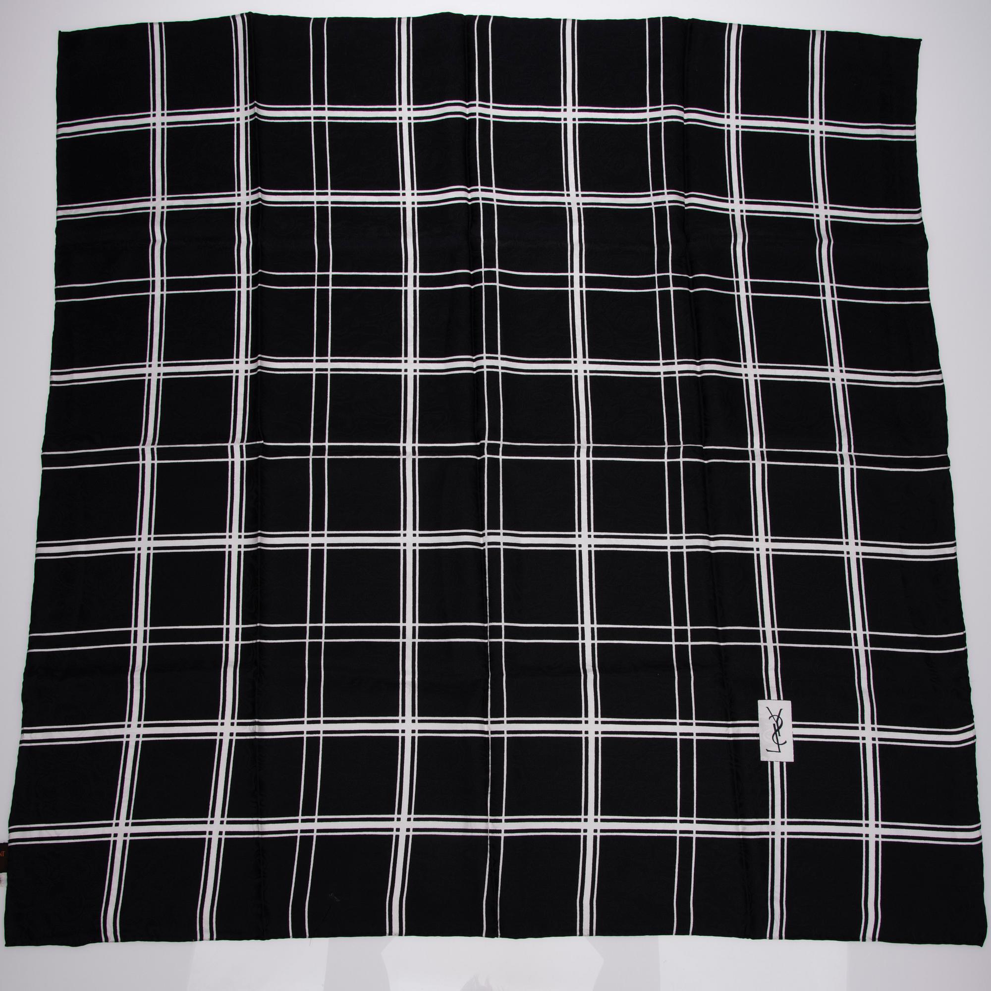 SCARF, 2 st, Yves Saint Laurent.
