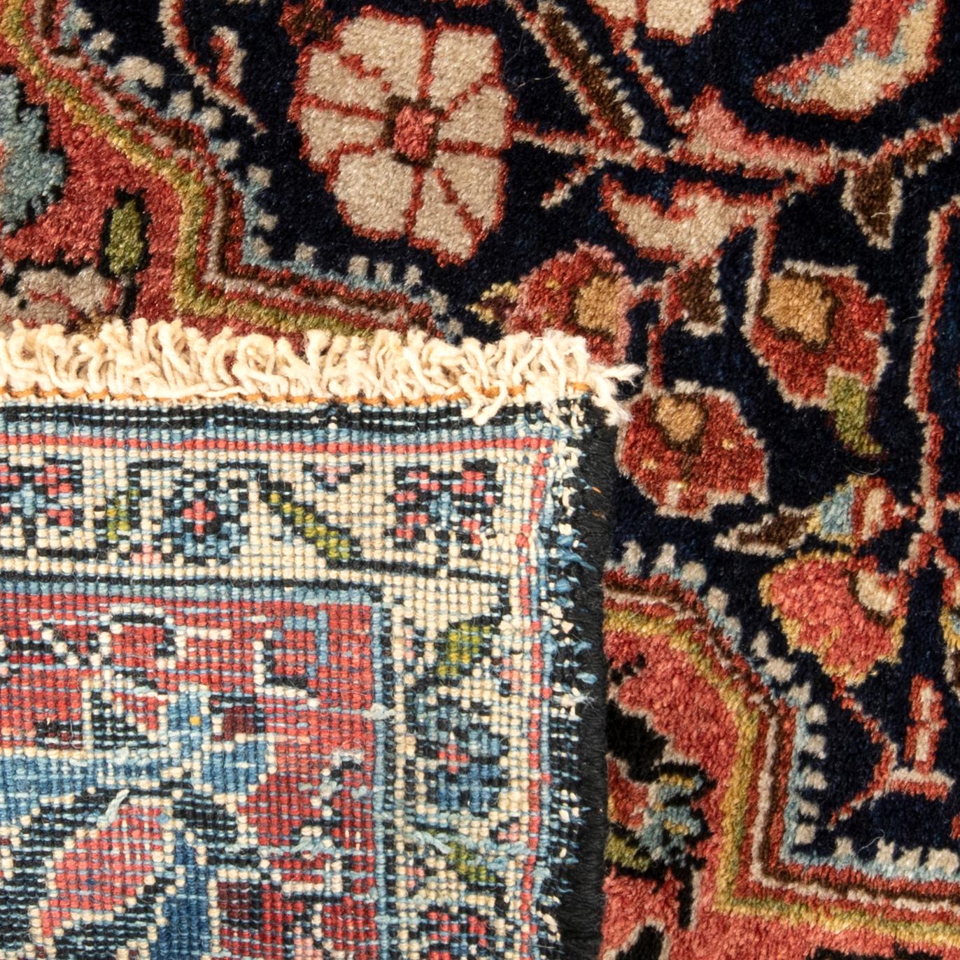 Oriental rug semi-antique approx. 155x103 cm.