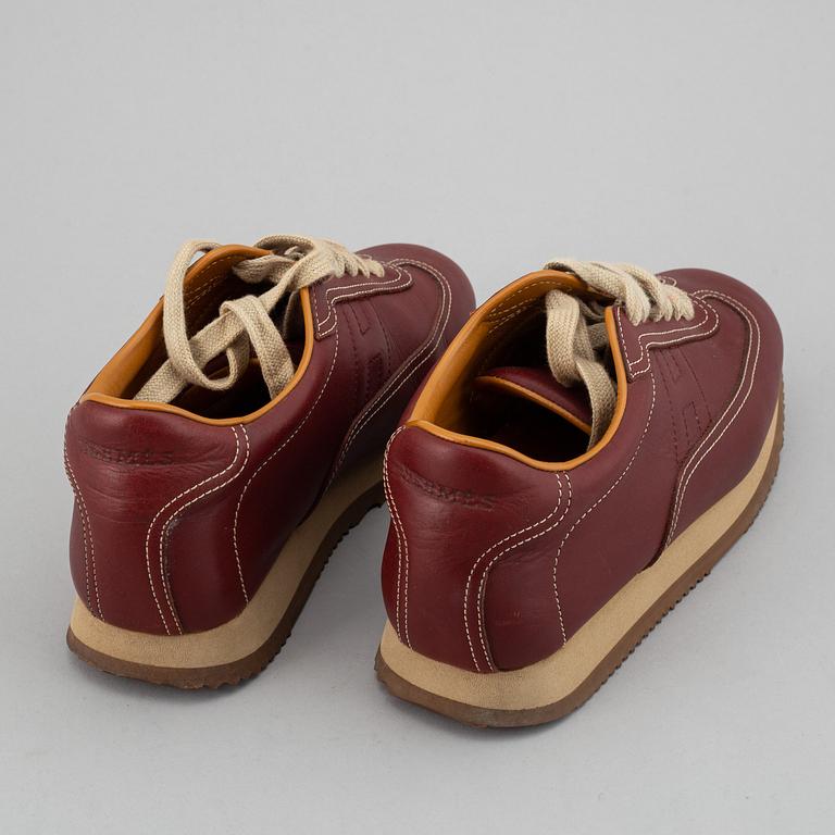 HERMÈS, a pair of leather sneakers size 37.