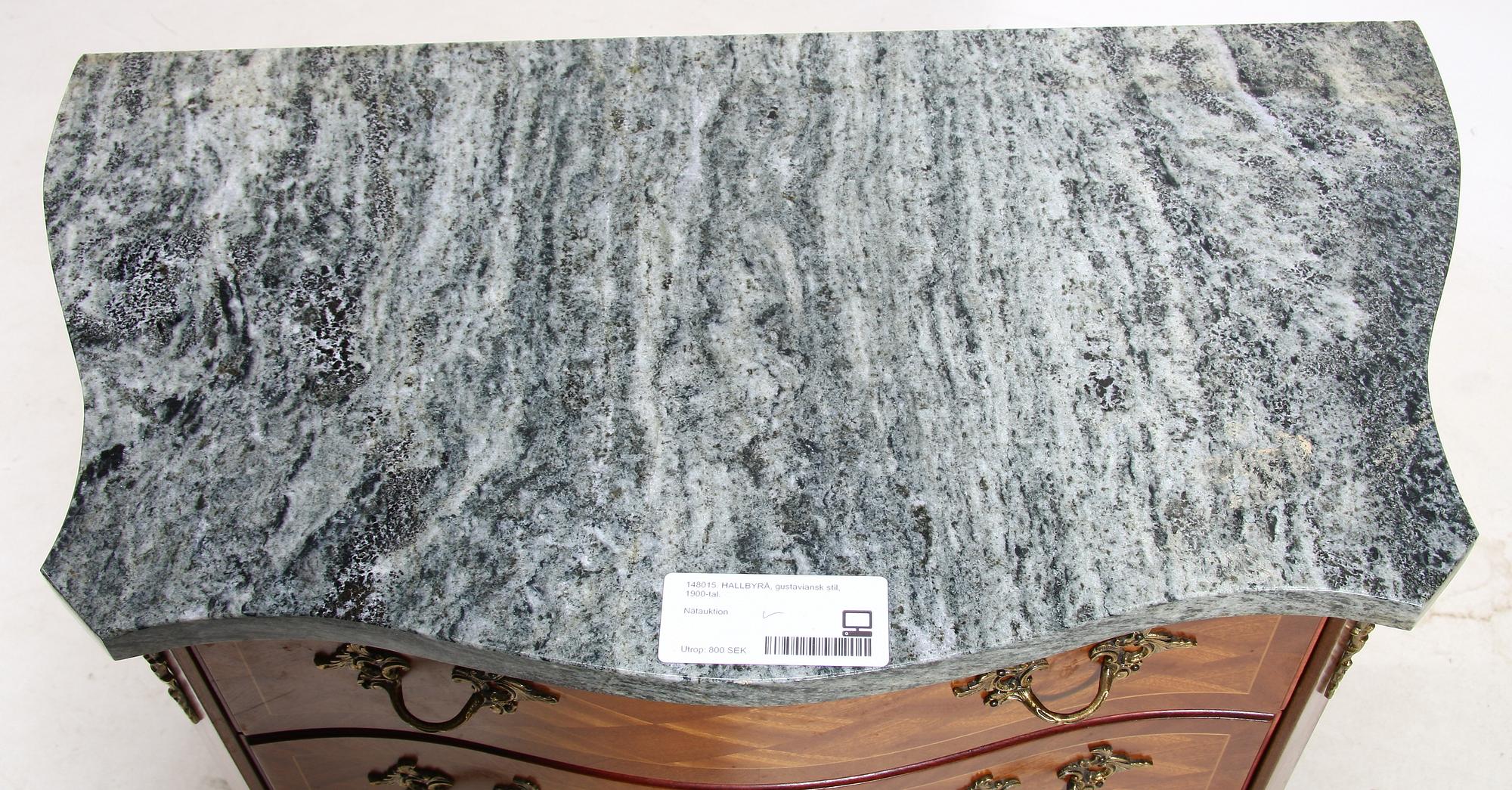 HALLBYRÅ, rokokostil, 1900-talets andra hälft.