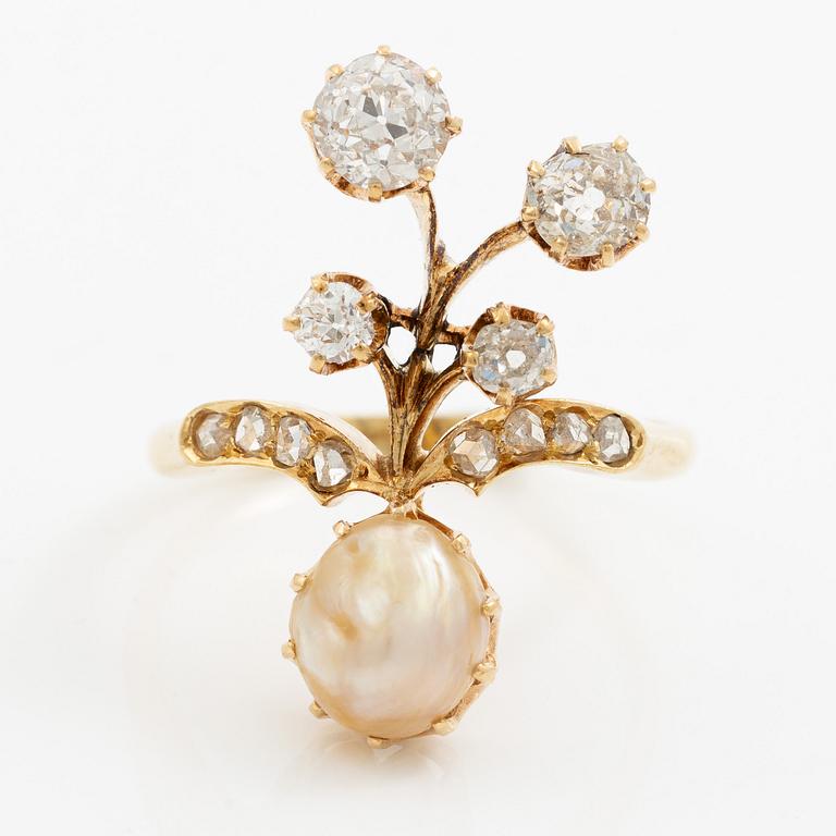 Ring 14K gold flower-shaped with a freshwater pearl and old-cut and rose-cut diamonds.