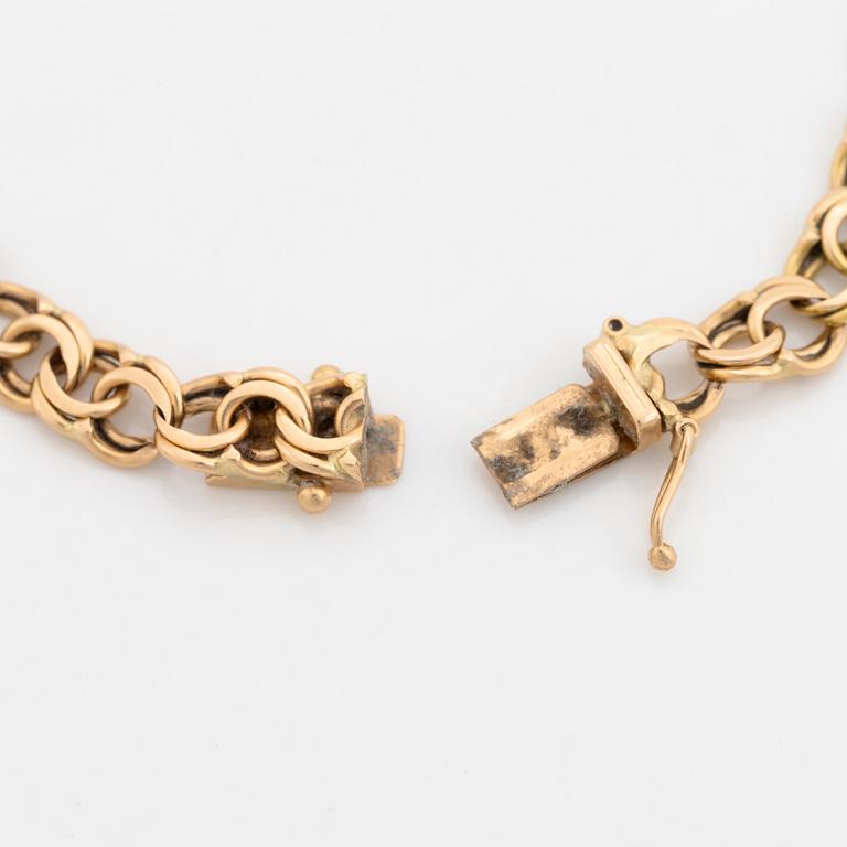 18K gold bracelet.