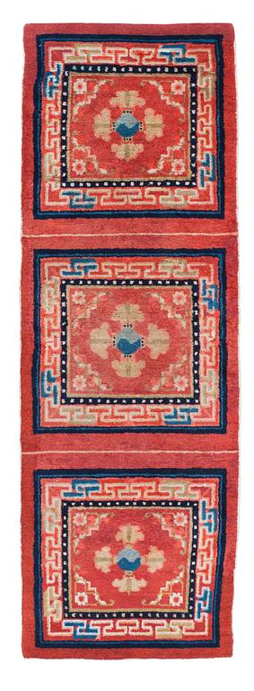 MEDITATION RUG. Semi-antique Baotou. 177,5 x 61,5 cm. China.