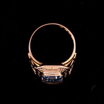 RING, 14K guld, syntetisk spinell. Vikt ca 5,0 g.