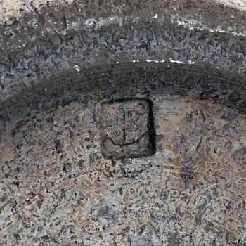 Ytterfoder, signerat, omkring 2000.