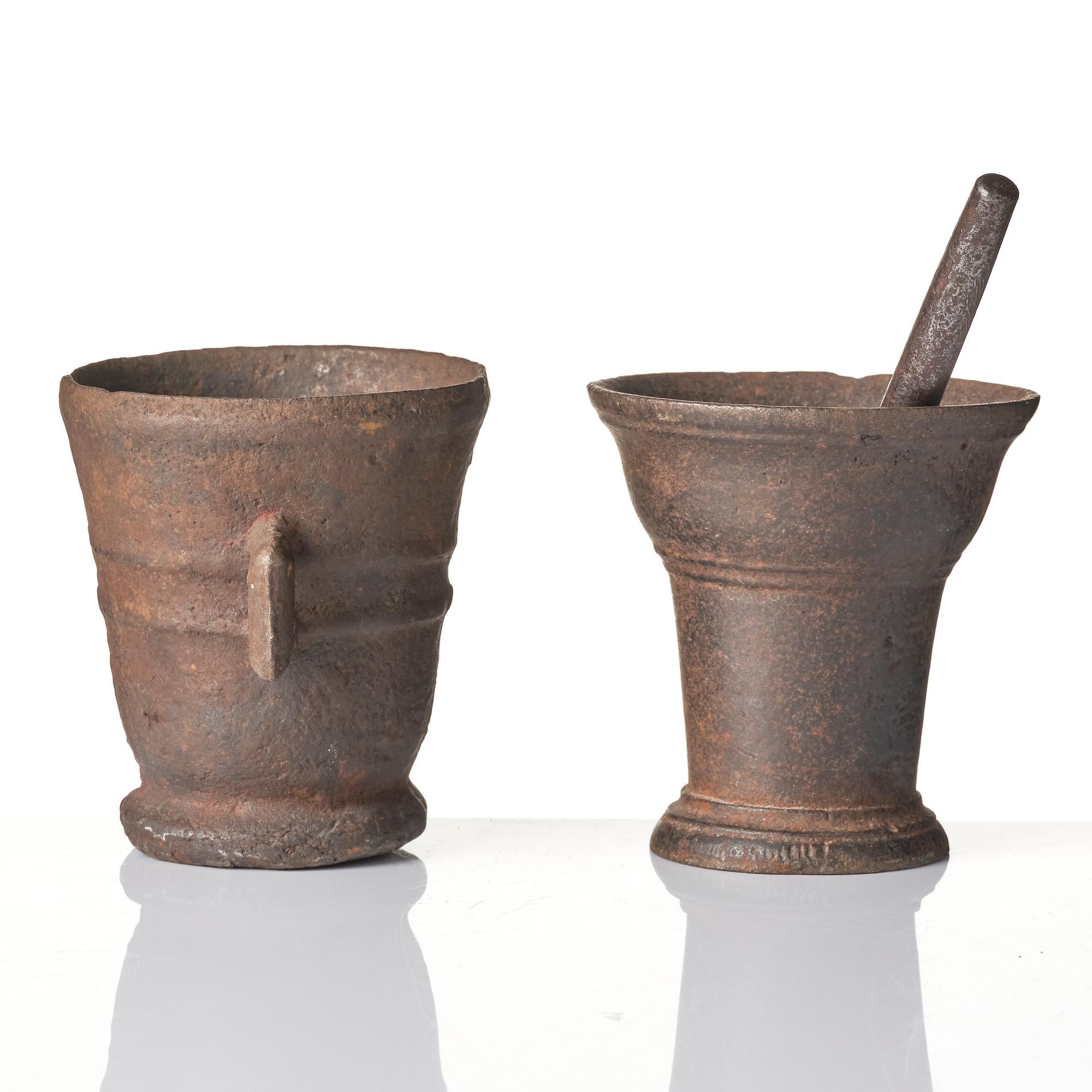 Mortlar, två stycken, 1700 - tidigt 1800-tal.