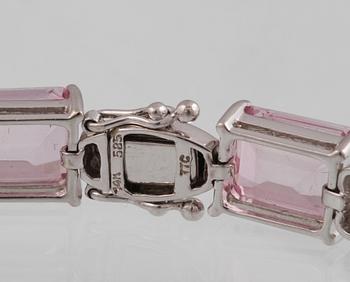 ARMBAND, 14K vitguld med rosa topaser samt briljantslipade diamanter. Vikt 19,5 gram.