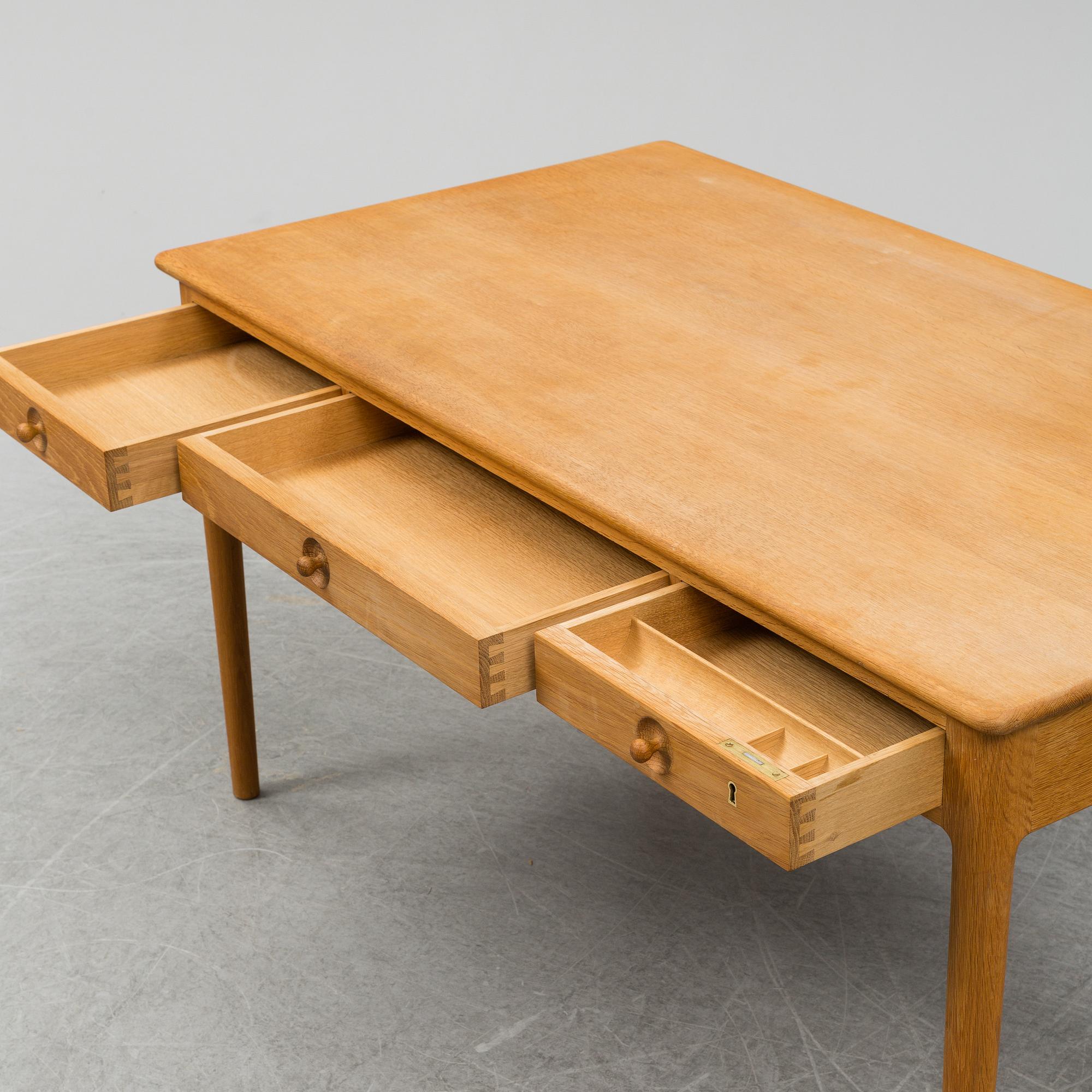 HANS J WEGNER, skrivbord, AT-305, Andreas Tuck, 1900-talets andra hälft.