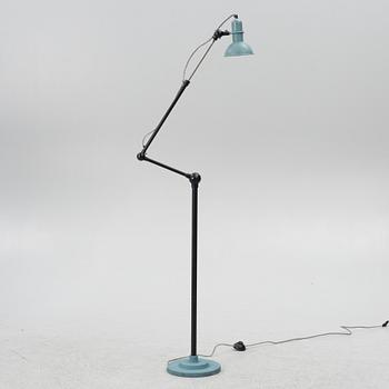 Golvlampa, industrimodell, 1900-tal.