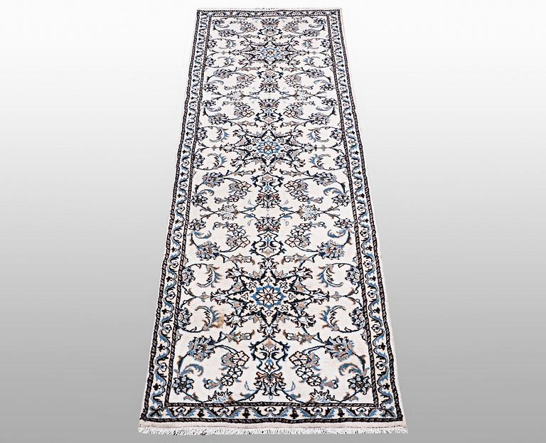 Nain carpet gallery size approximately 298x80 cm.