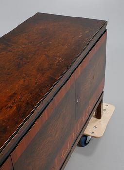 SIDEBOARD, 1900-talets andra kvartal.