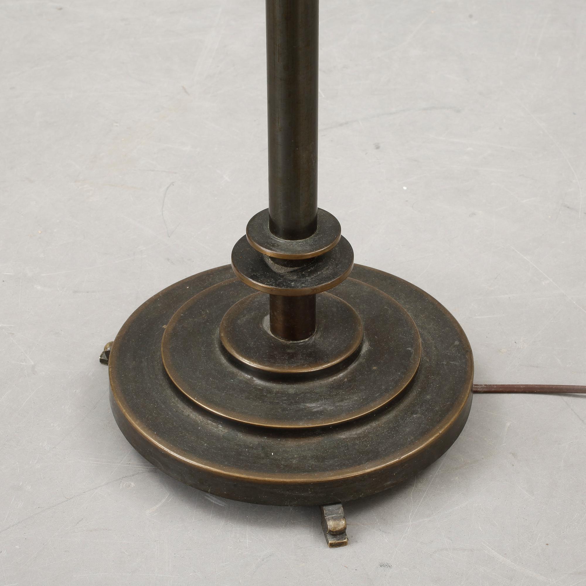 GOLVLAMPA, 1900-talets första hälft.