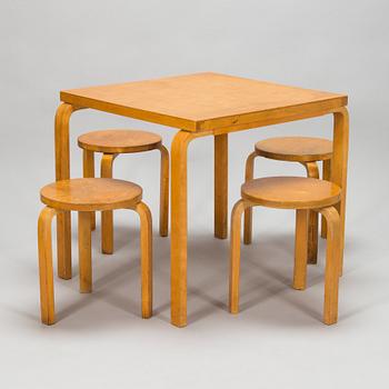 Alvar Aalto, a mid-20th century '85' table and four '60' stools for O.Y. Huonekalu-ja Rakennustyötehdas A.B.