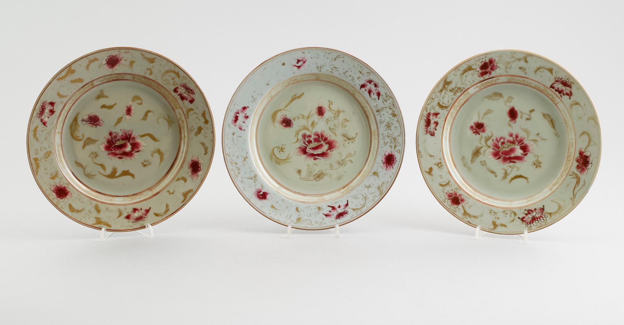 TALLRIKAR, 3 st, porslin, Kina, Qianlong 1736-1795.