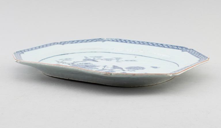STEKFAT, porslin, Kina, Qianlong 1736-1795.