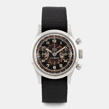 Perfecta, "Vatten-stötsäker", "Clamshell", chronograph, ca 1945.