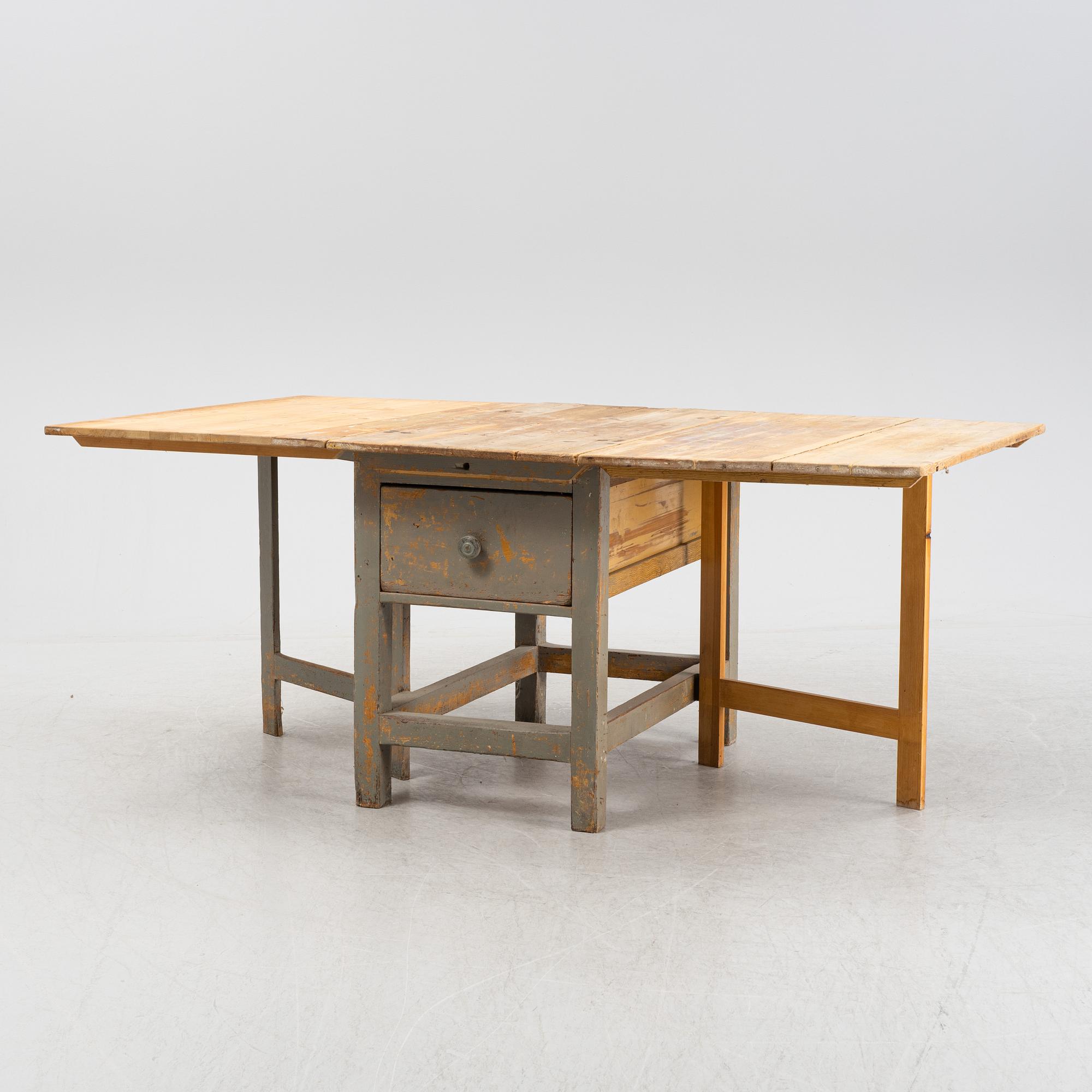 A 20th Century gate leg table.